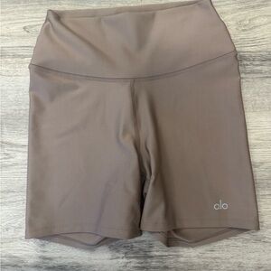 Alo Yoga 5" Airlift Energy Short - Size XS